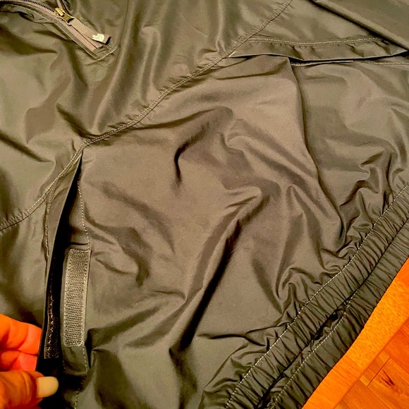 Boys North Face pullover jacket. - Picture 7 of 7